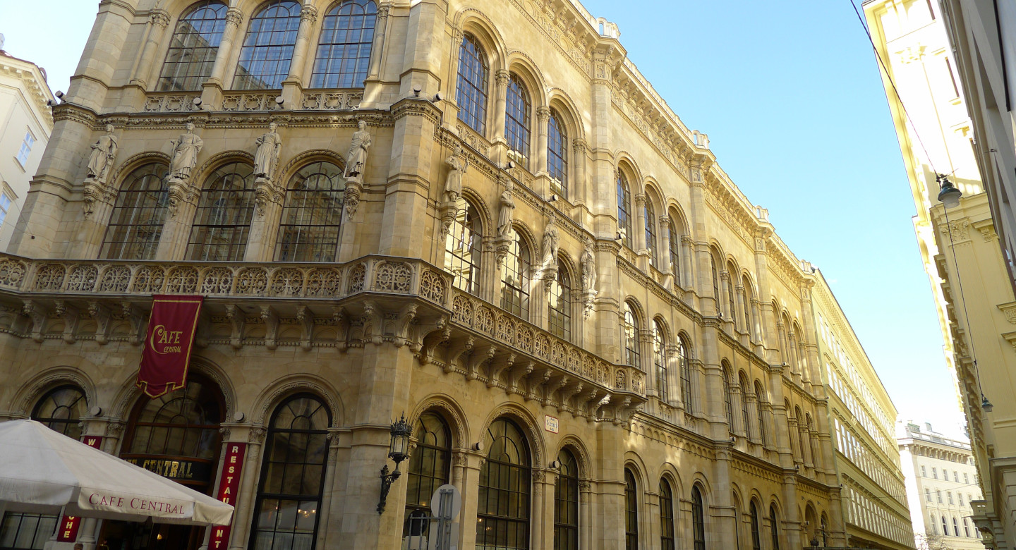 Fitnesscenter und Yoga Raum im Palais Ferstel, 1010 Wien.